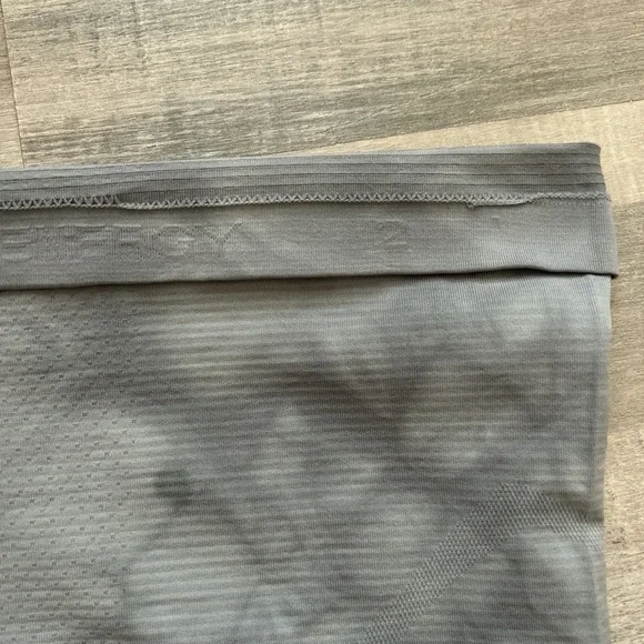 Grey lululemon swiftly tech Short Sleeve Top - Picture 4 of 4